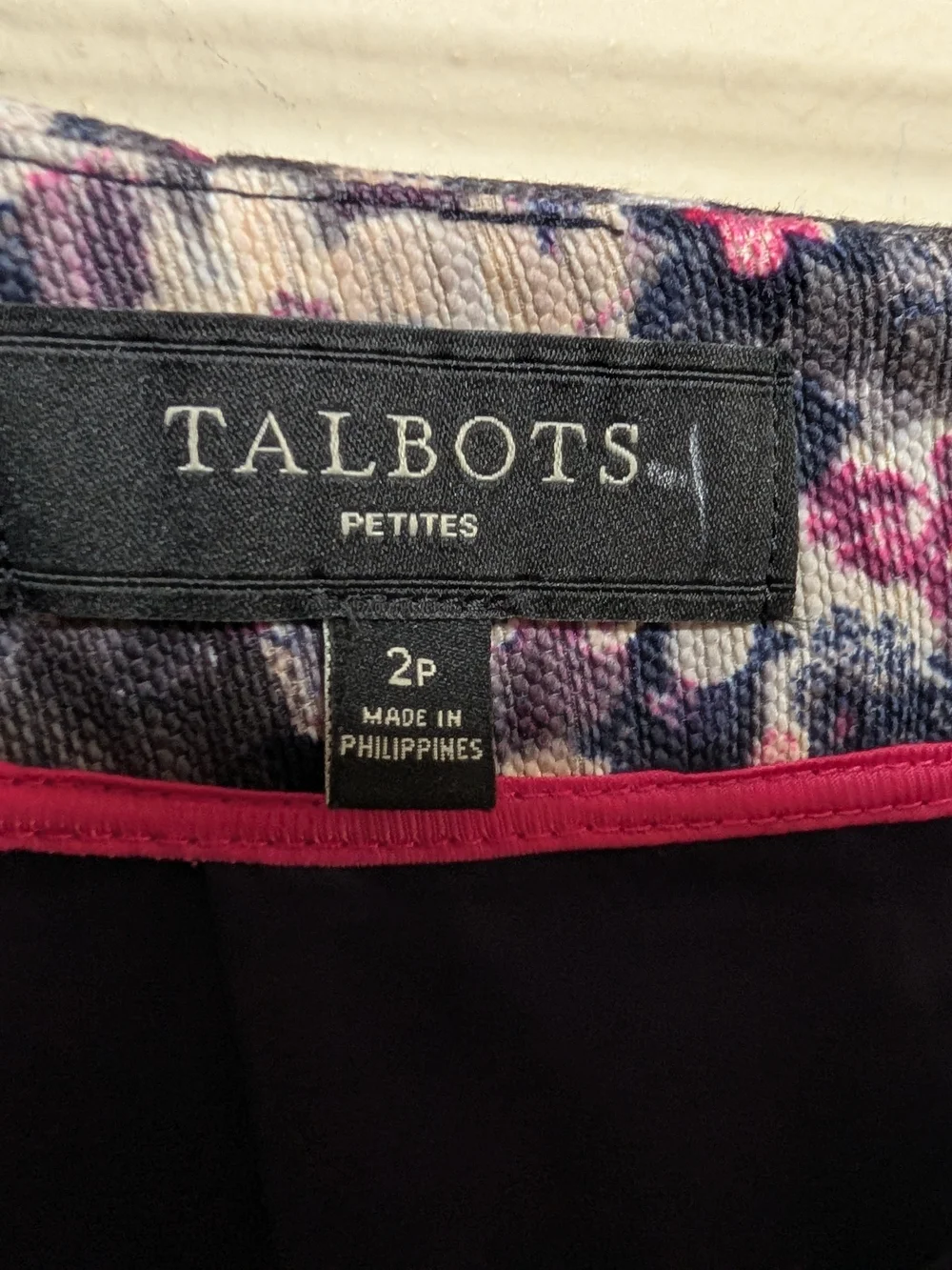 Talbots Petites Floral Print Pencil Skirt Red Trim Size 2P